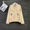 Chrome Hearts-jacka med rosa och svarta kors
