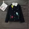 Chrome Hearts-jeansjacka med vit krage och Cross Patches Chrome Hearts-jeansjacka med vit krage och Cross Patches