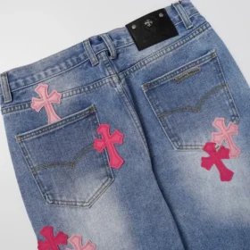 Chrome Hearts rosa Jeans med korslogotyp